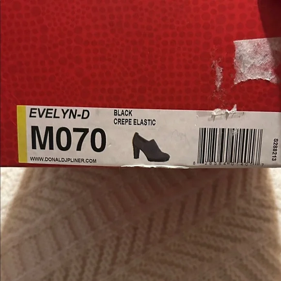 Donald J. Pliner Black Heels with Textured Detail - Picture 4 of 4